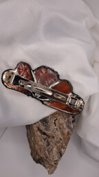 Červená s achátem