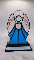 Modrý anděl s křišťálem