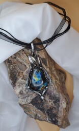  Magický labradorit s listy 