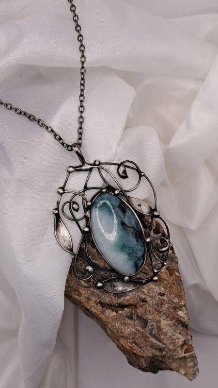 Něžný náhrdelník z jadeitu