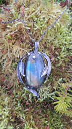 Velký labradoritový přívěsek