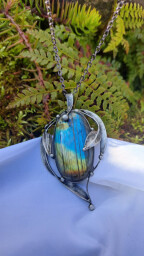 Velký labradoritový přívěsek