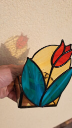 Svícen s tulipánem