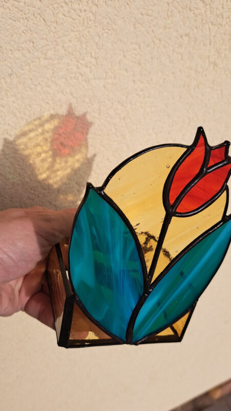 Svícen s tulipánem