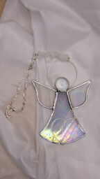 Andílek s křišťály