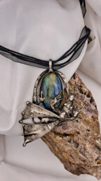 Dráček s labradoritem