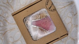 Andílek v dárkové krabičce